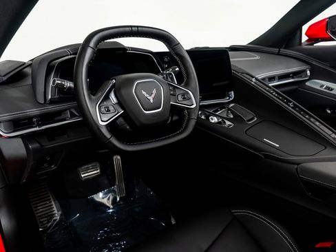 Used 2020 Chevrolet Corvette Stingray Convertible w/ 1LT image 2