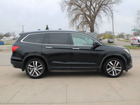 Used 2017 Honda Pilot Touring image 3