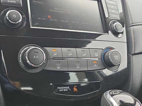 Used 2019 Nissan Rogue S FWD image 16