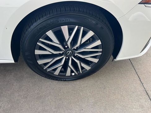 Used 2025 Nissan Altima 2.5 SV image 39