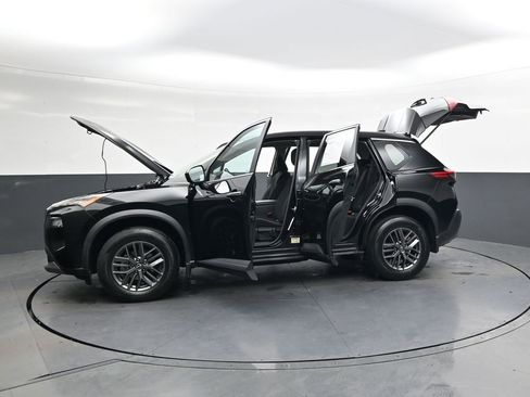 Used 2023 Nissan Rogue S image 42