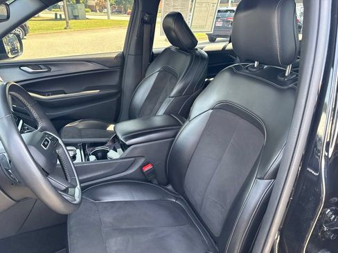 Used 2023 Jeep Grand Cherokee L Laredo AWD/4WD image 14