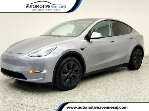 Used 2024 Tesla Model Y Long Range image 1