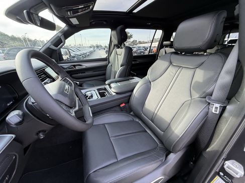 New 2026 Jeep Grand Wagoneer L 2WD image 18