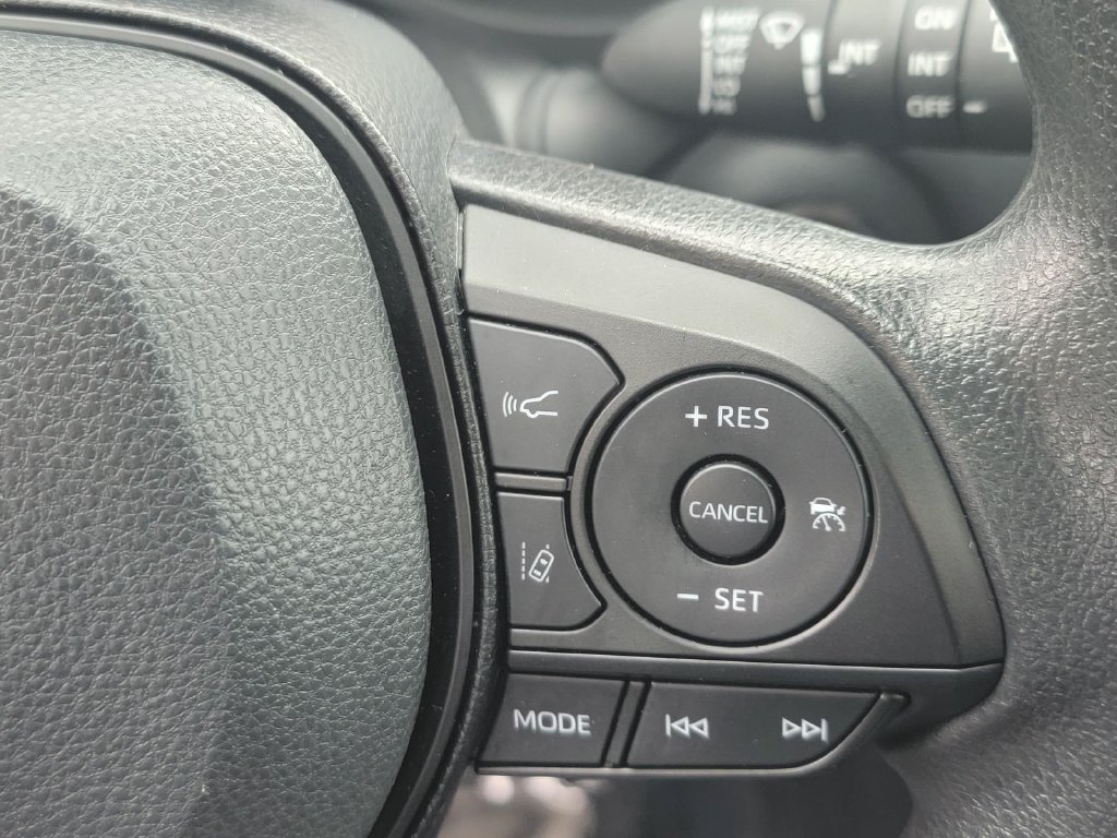 Used 2025 Toyota RAV4 XLE AWD/4WD image 21