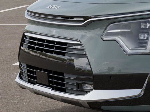 New 2025 Kia Niro SX Touring image 13