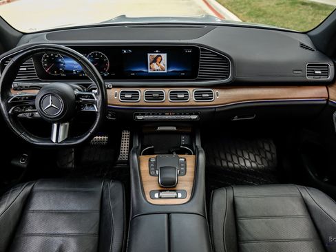 Used 2025 Mercedes-Benz GLS 580 4MATIC image 32