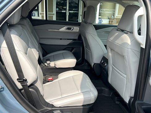 New 2026 Ford Explorer Active w/ Active Comfort Package RWD image 6