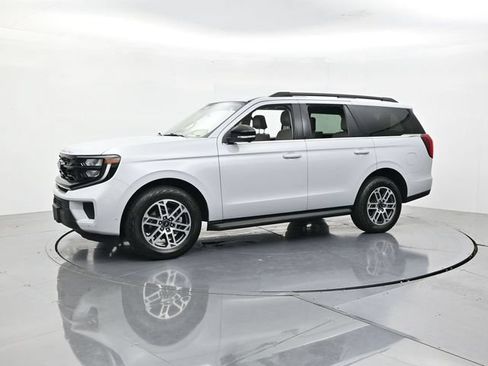Certified 2025 Ford Expedition Active AWD/4WD image 5