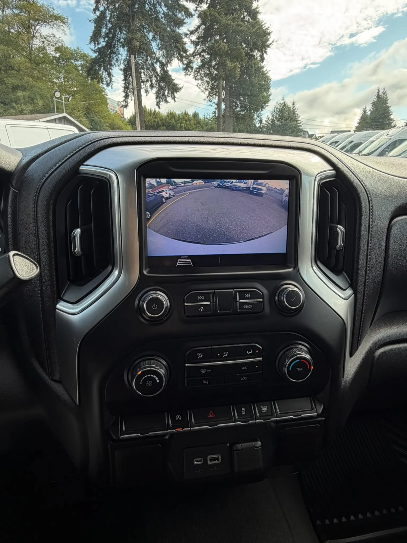 Used 2020 Chevrolet Silverado 1500 LT w/ Bed Protection Package AWD/4WD image 32