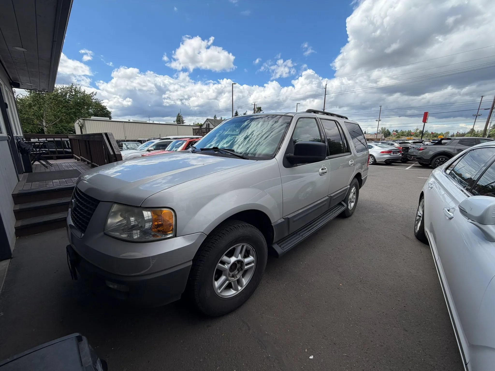Used 2005 Ford Expedition XLT AWD/4WD image 1