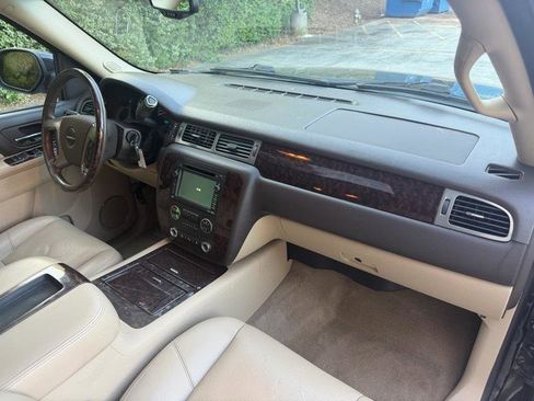 Used 2010 GMC Yukon XL Denali image 23