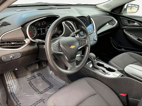 Used 2025 Chevrolet Malibu LT image 14