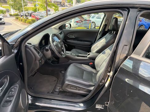 Used 2019 Honda HR-V Touring image 17