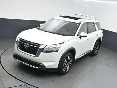 Used 2024 Nissan Pathfinder Platinum w/ Cargo Package image 33