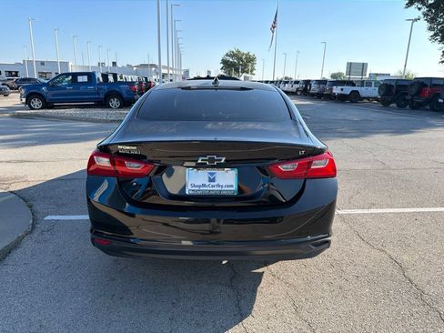 Used 2017 Chevrolet Malibu LT w/ Leather Package FWD image 4