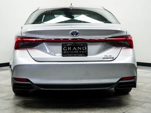 Used 2021 Toyota Avalon XLE w/ Moonroof Package image 9