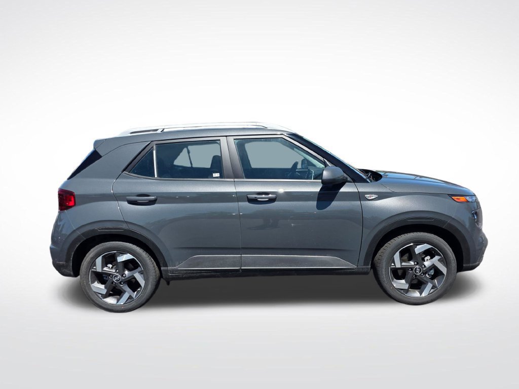Used 2026 Hyundai Venue SEL FWD image 2