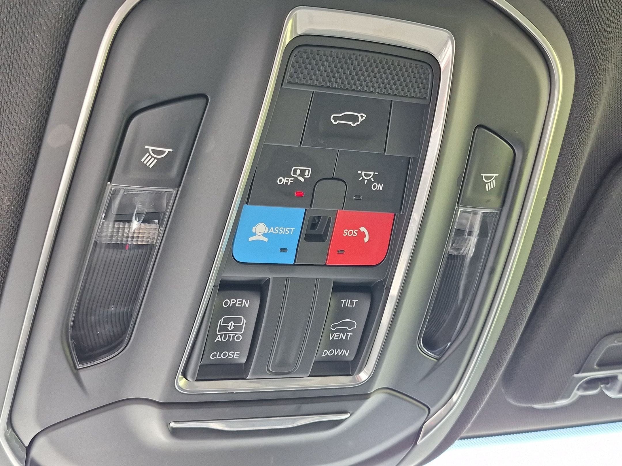 Used 2025 Jeep Grand Cherokee Laredo X w/ Luxury Tech Group I AWD/4WD image 19