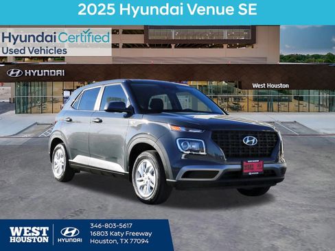 Certified 2025 Hyundai Venue SE image 1