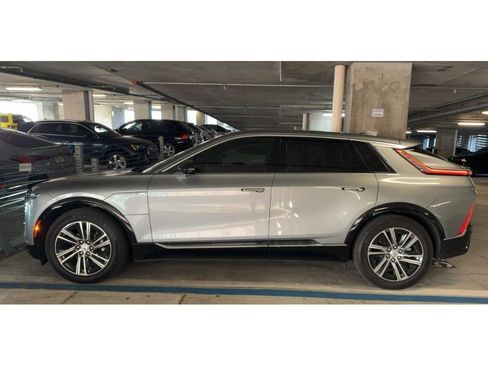 Used 2024 Cadillac Lyriq Luxury RWD image 2