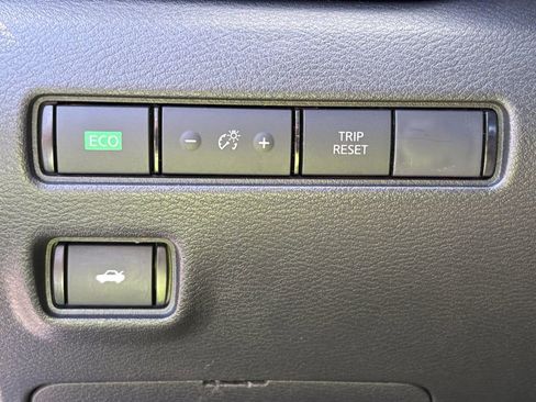 Used 2024 Nissan Sentra SV FWD image 3