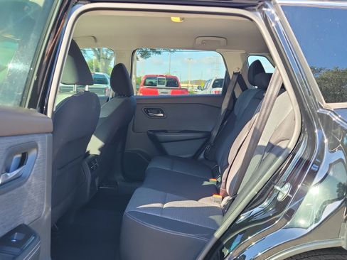 Used 2021 Nissan Rogue SV FWD image 11