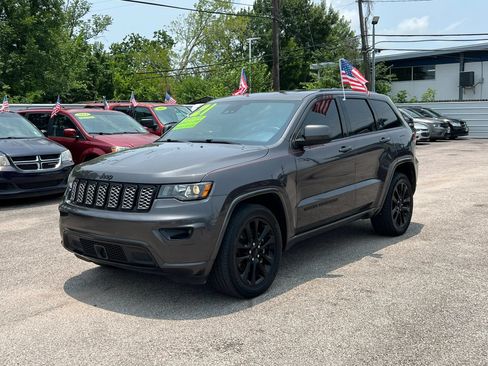 Used 2021 Jeep Grand Cherokee Laredo X RWD image 2