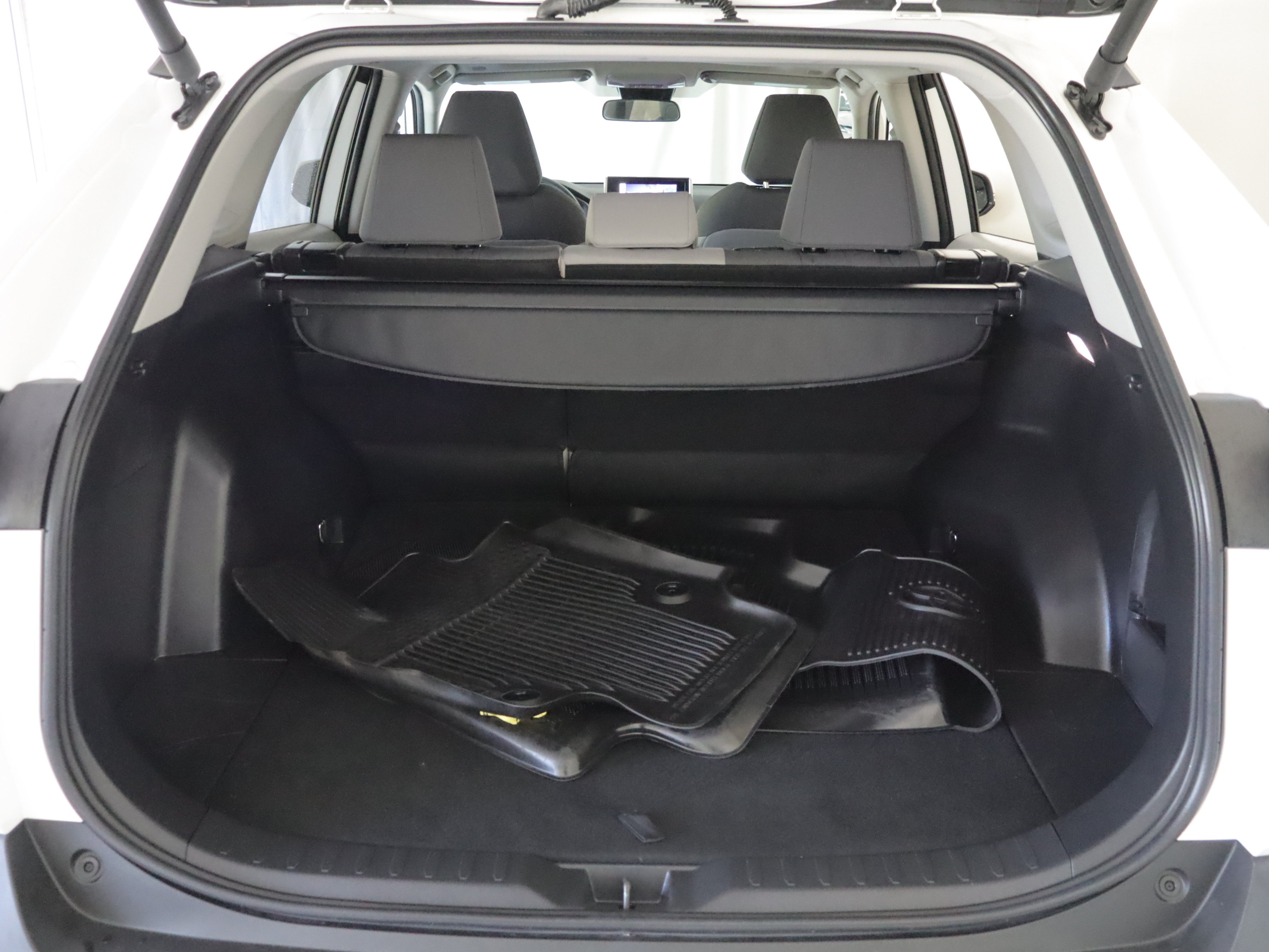 Used 2024 Toyota RAV4 XLE w/ Convenience Package AWD/4WD image 21