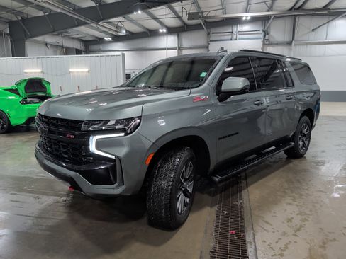 Used 2023 Chevrolet Suburban Z71 w/ Luxury Package image 6