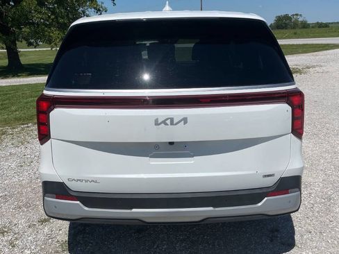 Used 2026 Kia Carnival LXS FWD image 5