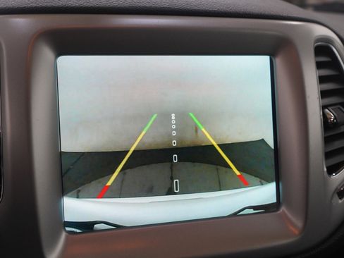 Used 2021 Jeep Compass Latitude image 30