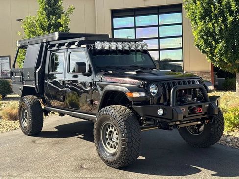 Used 2023 Jeep Gladiator Rubicon w/ Cold Weather Group AWD/4WD image 2