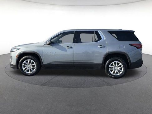 Used 2023 Chevrolet Traverse LS image 2