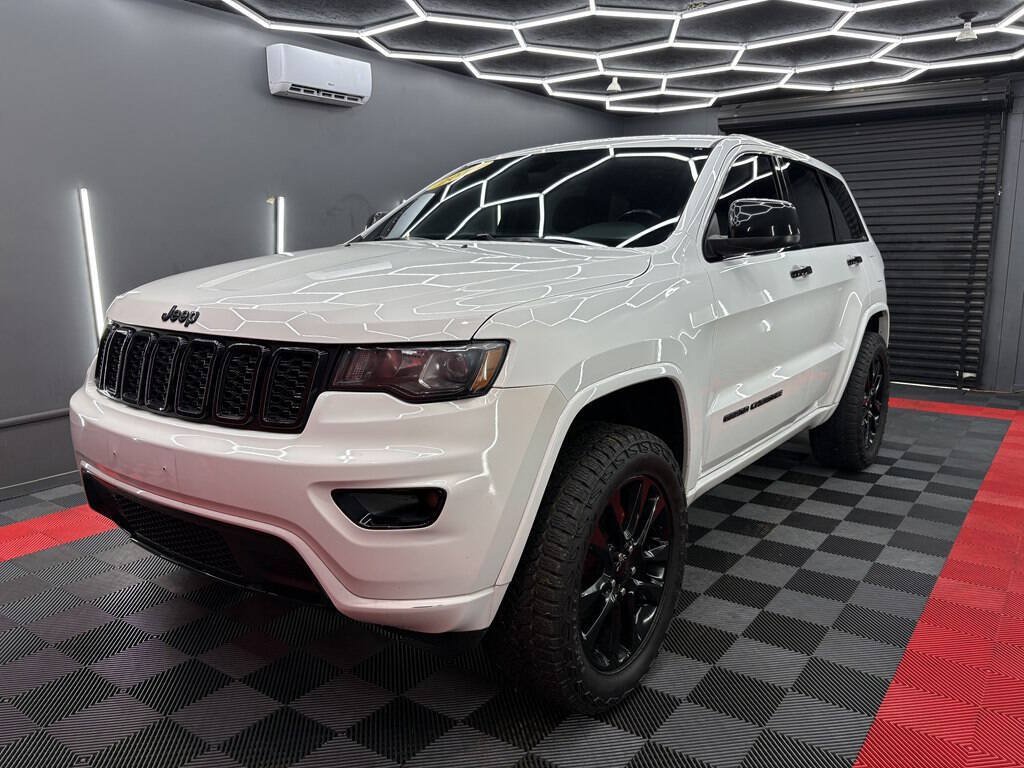 Used 2018 Jeep Grand Cherokee Altitude AWD/4WD image 1