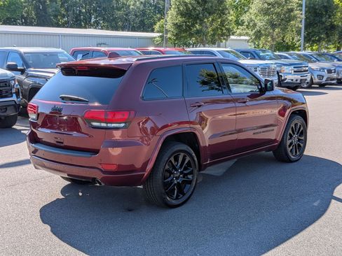 Used 2019 Jeep Grand Cherokee Altitude RWD image 3