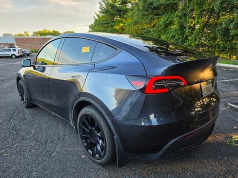 Used 2024 Tesla Model Y Long Range AWD/4WD image 6