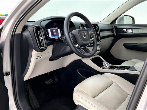 Certified 2023 Volvo XC40 B5 Plus image 18