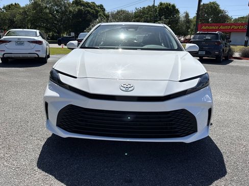 Used 2025 Toyota Camry LE FWD image 8