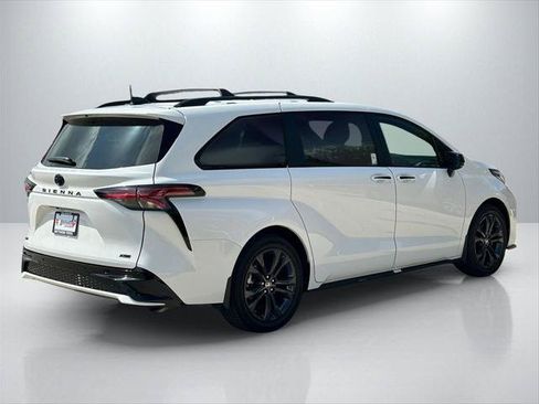 Certified 2025 Toyota Sienna XSE w/ XSE Plus Package FWD image 5