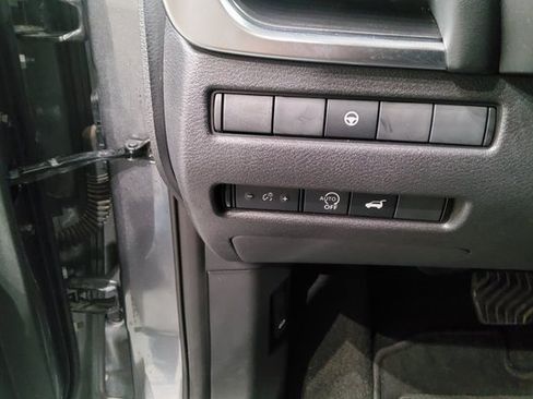 Used 2024 Nissan Rogue SV image 29