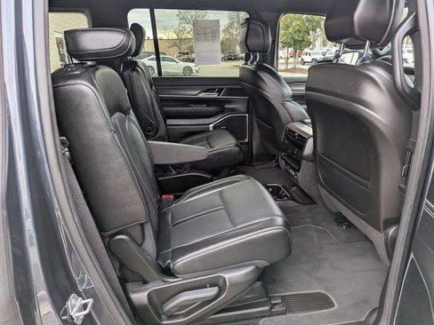 Used 2024 Jeep Wagoneer Series II image 18