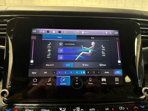 Used 2022 Jeep Wagoneer Series III AWD/4WD image 13