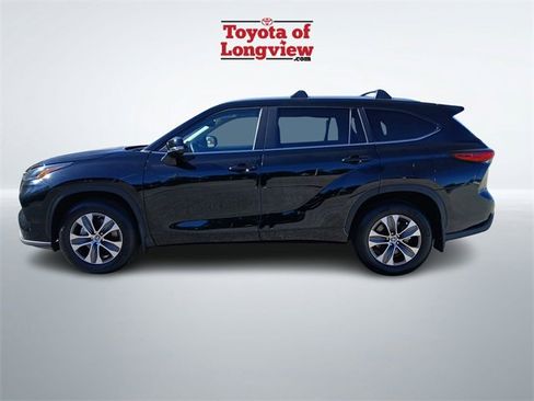 Certified 2023 Toyota Highlander XLE image 5