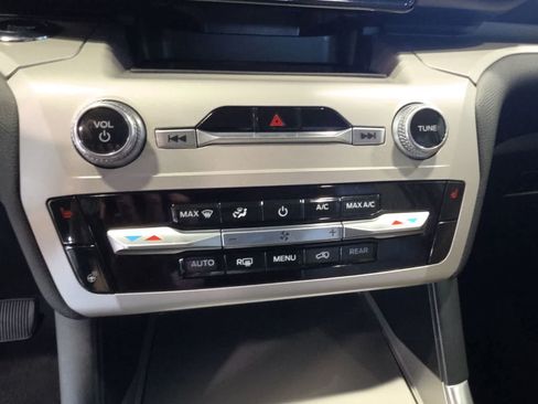 Used 2023 Ford Explorer XLT w/ Equipment Group 202A AWD/4WD image 25