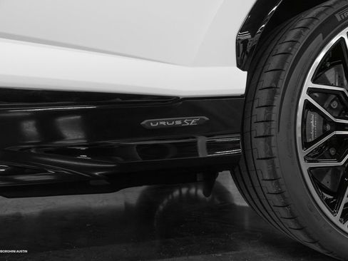Used 2025 Lamborghini Urus SE image 8