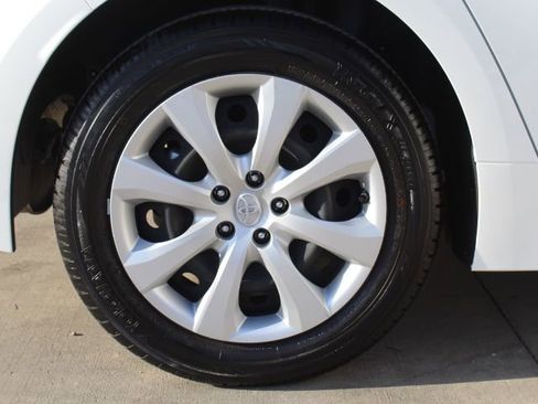 Used 2021 Toyota Corolla LE image 11