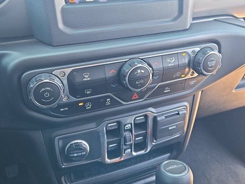 Used 2021 Jeep Gladiator Sport AWD/4WD image 20