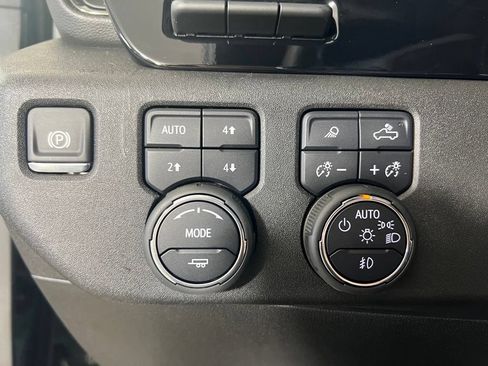 Used 2025 Chevrolet Silverado 2500 ZR2 w/ Technology Package AWD/4WD image 36