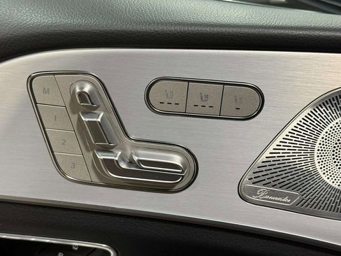 Used 2025 Mercedes-Benz GLS 450 4MATIC image 9